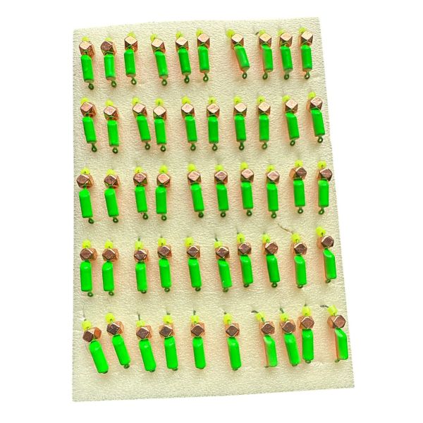 Мормишка Вольфрамова "Латишка" Гвоздик - Міні з кубиком мідь - Ø2,1 мм - 0,4 г - Зелено-червоний - Латвія